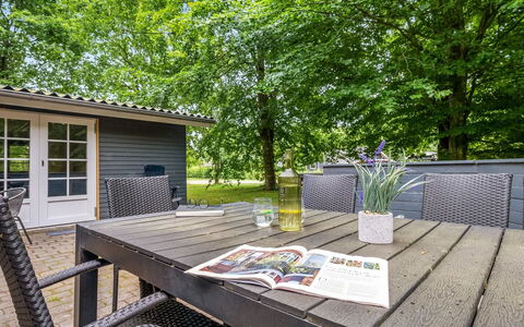 Mena - 10Km from the Sea: Möbel, Holz, Interior Design, Flooring, Fussboden, Stuhl, Zimmer, Decke, Wohnzimmer, Wohnung