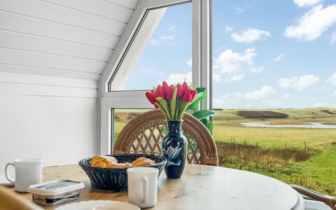 Siljana - 200M from the Sea: Möbel, Holz, Interior Design, Flooring, Fussboden, Stuhl, Zimmer, Decke, Wohnzimmer, Wohnung