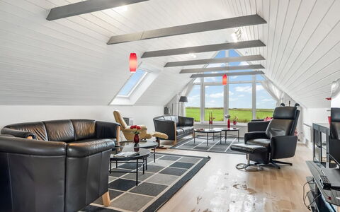 Siljana - 200M from the Sea: Möbel, Holz, Interior Design, Flooring, Fussboden, Stuhl, Zimmer, Decke, Wohnzimmer, Wohnung