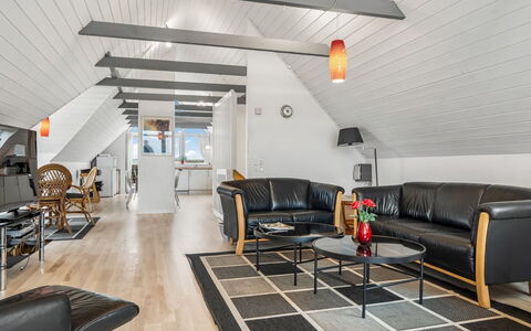 Siljana - 200M from the Sea: Möbel, Holz, Interior Design, Flooring, Fussboden, Stuhl, Zimmer, Decke, Wohnzimmer, Wohnung