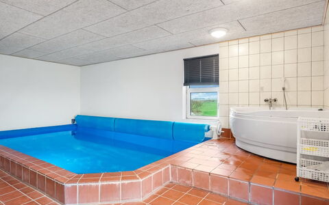 Siljana - 200M from the Sea: Möbel, Holz, Interior Design, Flooring, Fussboden, Stuhl, Zimmer, Decke, Wohnzimmer, Wohnung