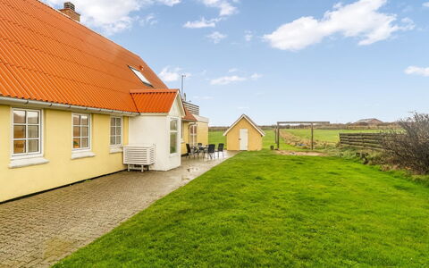 Siljana - 200M from the Sea: Möbel, Holz, Interior Design, Flooring, Fussboden, Stuhl, Zimmer, Decke, Wohnzimmer, Wohnung
