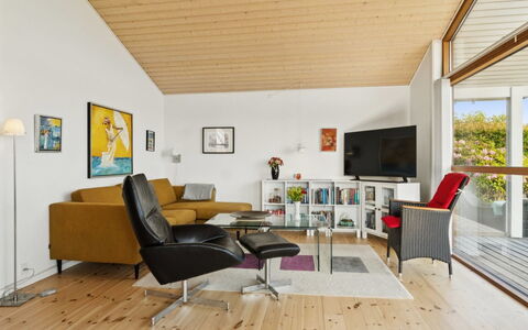 Viggo - 200M from the Sea: Holz, Zuhause, Veranda, Deck, Hartholz, Dach, Holzbeize, Holzboden, Eco Hotel