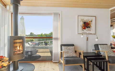 Viggo - 200M from the Sea: Holz, Zuhause, Veranda, Deck, Hartholz, Dach, Holzbeize, Holzboden, Eco Hotel