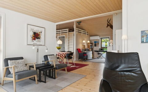 Viggo - 200M from the Sea: Holz, Zuhause, Veranda, Deck, Hartholz, Dach, Holzbeize, Holzboden, Eco Hotel