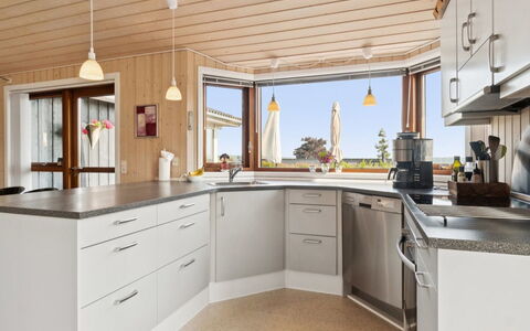 Viggo - 200M from the Sea: Holz, Zuhause, Veranda, Deck, Hartholz, Dach, Holzbeize, Holzboden, Eco Hotel
