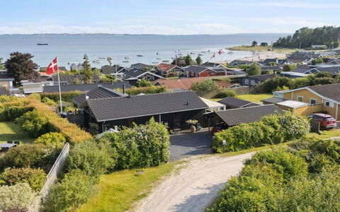 Viggo - 200M from the Sea: Holz, Zuhause, Veranda, Deck, Hartholz, Dach, Holzbeize, Holzboden, Eco Hotel