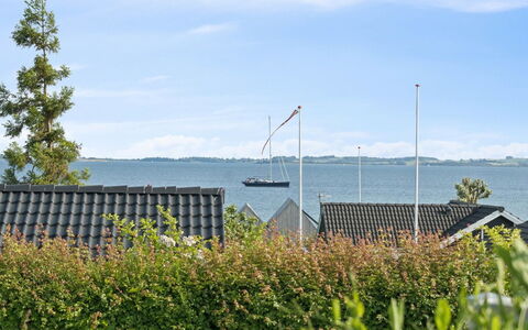 Viggo - 200M from the Sea: Holz, Zuhause, Veranda, Deck, Hartholz, Dach, Holzbeize, Holzboden, Eco Hotel