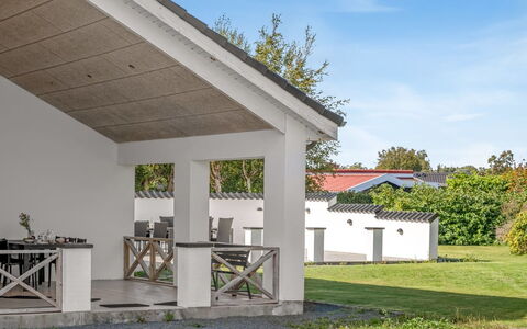 Synne - 350M from the Sea: Zuhause, Tür, Verbundwerkstoff, Veranda, Schatten, Hütte, Beton, Estate, Outdoor Struktur, Landscaping
