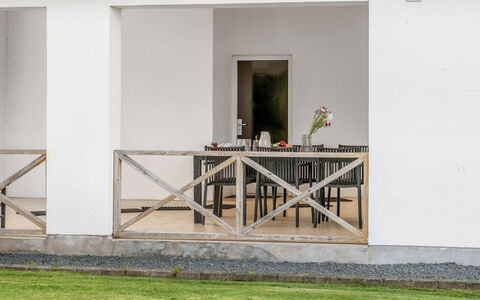 Synne - 350M from the Sea: Holz, Verbundwerkstoff, Veranda, Beton, Geländer, Hartholz, Zaun, Deck, Planke, Home Fechten