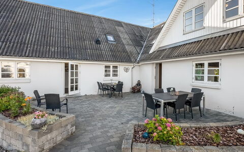 Pauna - 2.5Km from the Sea: Möbel, Holz, Interior Design, Flooring, Fussboden, Stuhl, Zimmer, Decke, Wohnzimmer, Wohnung