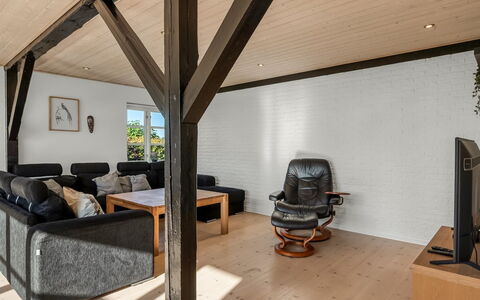 Pauna - 2.5Km from the Sea: Möbel, Holz, Interior Design, Flooring, Fussboden, Stuhl, Zimmer, Decke, Wohnzimmer, Wohnung