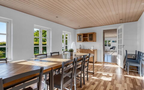 Pauna - 2.5Km from the Sea: Möbel, Holz, Interior Design, Flooring, Fussboden, Stuhl, Zimmer, Decke, Wohnzimmer, Wohnung