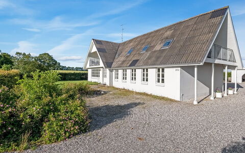 Pauna - 2.5Km from the Sea: Möbel, Holz, Interior Design, Flooring, Fussboden, Stuhl, Zimmer, Decke, Wohnzimmer, Wohnung