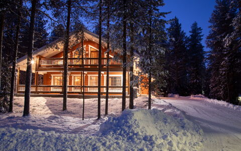 Lapinlisä: Holz, Hütte, Blockhaus, Wald, Schuppen, Gartenbauten, Lärche, Wald, Holzbeize
