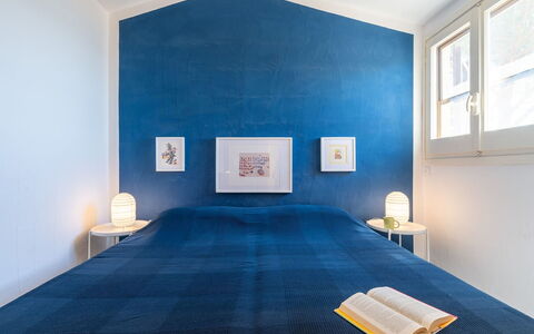 Pellicano: Blau, Wand, Interior Design, Schlafzimmer, Flooring, Fussboden, Decke, Textil, Bett, Zimmer