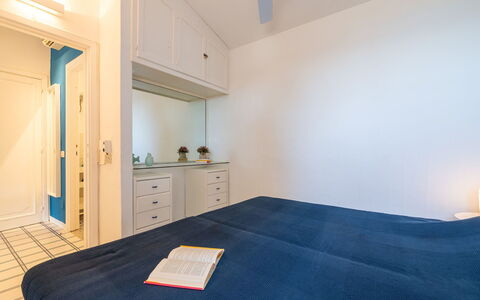 Pellicano: Interior Design, Flooring, Fussboden, Wand, Möbel, Decke, Holz, Schlafzimmer, Bett, Zimmer