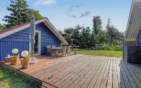 Lycka - 700M from the Sea: Holz, Zuhause, Veranda, Deck, Hartholz, Dach, Holzbeize, Holzboden, Eco Hotel