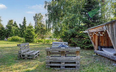 Lycka - 700M from the Sea: Garten, Rasen, Gartenmöbel, Außenbank, Hinterhof, Park, Bank, Garten, Schatten, Landscaping