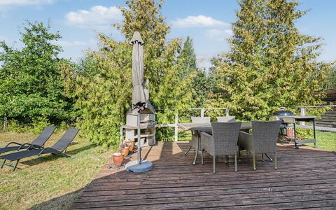Lycka - 700M from the Sea: Strauch, Grundstueck, Garten, Möbel, Schatten, Gartenmöbel, Stuhl, Gehölz, Landscaping, Hartholz