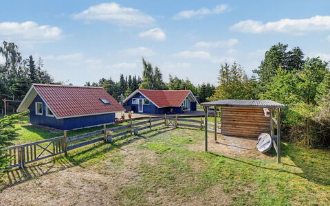 Lycka - 700M from the Sea: Holz, Zuhause, Veranda, Deck, Hartholz, Dach, Holzbeize, Holzboden, Eco Hotel