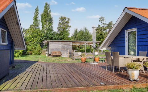 Lycka - 700M from the Sea: Holz, Zuhause, Veranda, Deck, Hartholz, Dach, Holzbeize, Holzboden, Eco Hotel