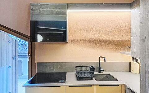 Grual: Küche, Wand, Countertop, Interior Design, Holz, Flooring, Küchengerät, Decke, Major Appliance, Beleuchtung