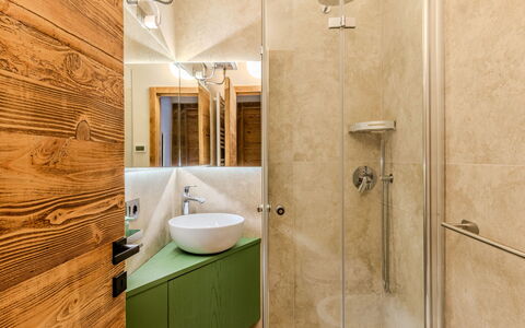Grual: Badezimmer, Flooring, Armatur, Interior Design, Fussboden, Wand, Bad Sink, Holz, Badezimmerschrank, Sinken