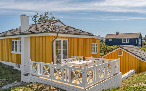 Åsta - 200M from the Sea: Dach, Haus, Zuhause, Hütte, Abstellgleis, Estate, Veranda, Schiebefenster, Design, Bauernhaus