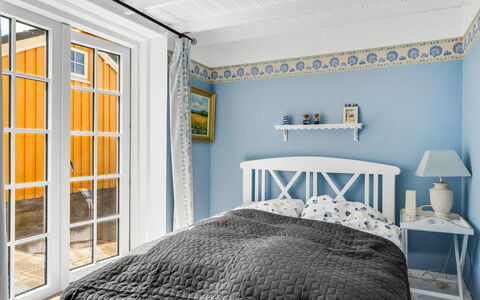 Åsta - 200M from the Sea: Blau, Schlafzimmer, Interior Design, Wand, Bett, Holz, Fussboden, Flooring, Decke, Bedding