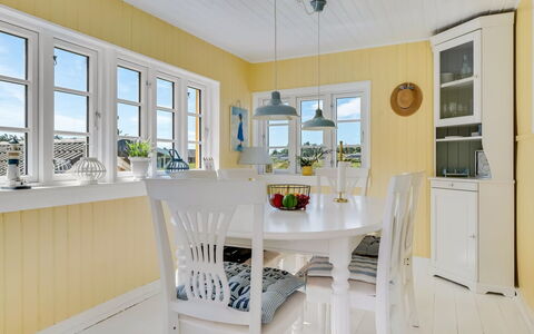 Åsta - 200M from the Sea: Flooring, Interior Design, Holz, Möbel, Fussboden, Decke, Zuhause, Esszimmer, Zimmer, Holzboden