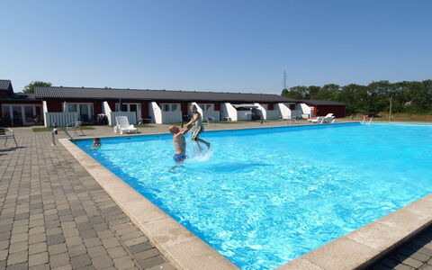 Ruse - 6Km from the Sea: Schwimmbad, Erholung, Freizeit, Resort, Schatten, Hotel, Gartenmöbel, Freizeitzentrum, Ferienort