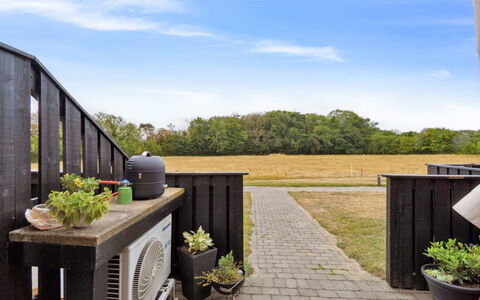 Ruse - 6Km from the Sea: Grundstueck, Veranda, Deck, Gartenmöbel, Hartholz, Zaun, Garten, Hinterhof, Rasen, Garten
