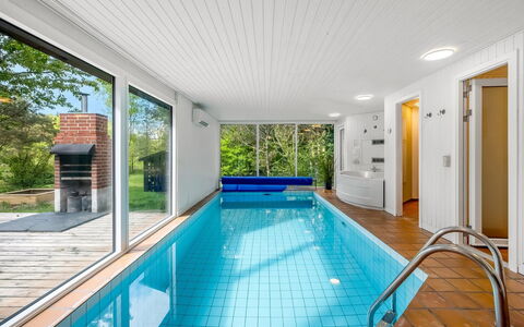 Simjanka - 800M from the Sea: Schwimmbad, Flooring, Fussboden, Decke, Verbundwerkstoff, Resort, Eco Hotel, Design, Estate, Holzbeize