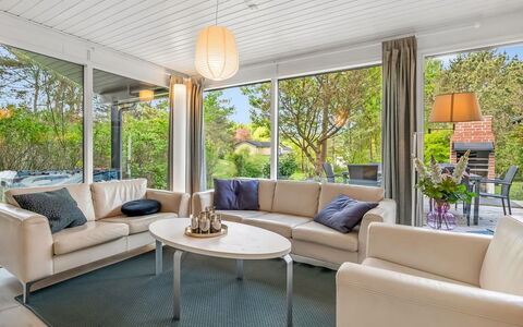 Simjanka - 800M from the Sea: Holz, Zuhause, Veranda, Deck, Hartholz, Dach, Holzbeize, Holzboden, Eco Hotel
