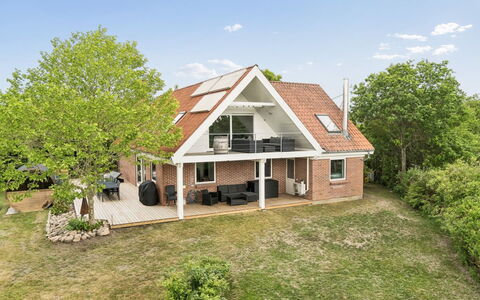 Cyrill - 2Km from the Sea: Möbel, Holz, Interior Design, Flooring, Fussboden, Stuhl, Zimmer, Decke, Wohnzimmer, Wohnung