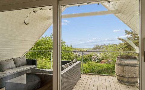 Cyrill - 2Km from the Sea: Möbel, Holz, Interior Design, Flooring, Fussboden, Stuhl, Zimmer, Decke, Wohnzimmer, Wohnung