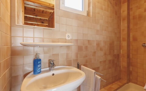 Pax: Flooring, Wand, Interior Design, Fussboden, Holz, Bad Sink, Armatur, Badezimmer, Decke, Zimmer