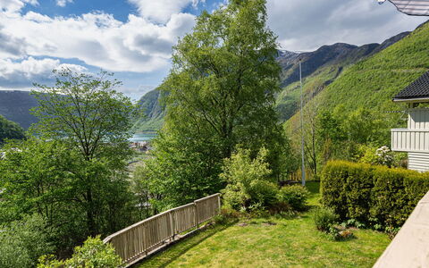 Høyanger Panorama: Bergforms, Berg, Vegetation, Hügel, Natürliche Landschaft, Hochland, Landschaft, Bergstation, Gebirge, Ländliches Gebiet