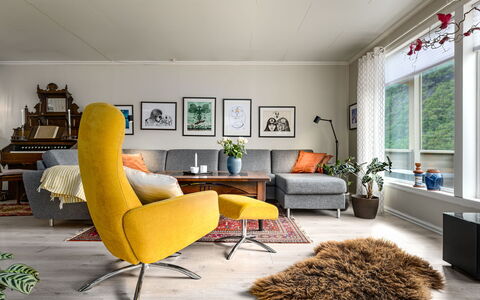 Høyanger Panorama: Möbel, Interior Design, Flooring, Wand, Fussboden, Wohnzimmer, Couch, Holz, Zuhause, Beleuchtung