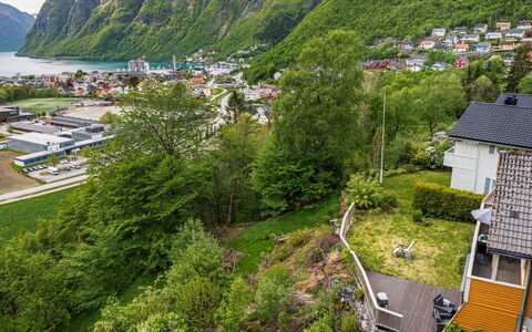 Høyanger Panorama: Bergforms, Wohngebiet, Landschaft, Hochland, Berg, Hügel, Haus, Bergstation, Vogelperspektive, Zuhause