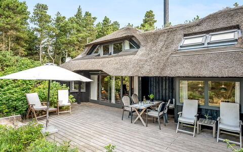 Lene - 2Km from the Sea: Haus, Dach, Zuhause, Hütte, Schuppen, Gartenbauten, Abstellgleis, Garten, Blockhaus, Hütte