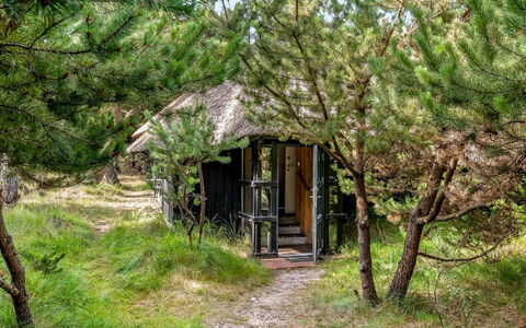 Lene - 2Km from the Sea: Haus, Dach, Zuhause, Hütte, Schuppen, Gartenbauten, Abstellgleis, Garten, Blockhaus, Hütte