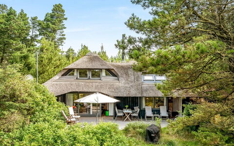 Lene - 2Km from the Sea: Haus, Dach, Zuhause, Hütte, Schuppen, Gartenbauten, Abstellgleis, Garten, Blockhaus, Hütte