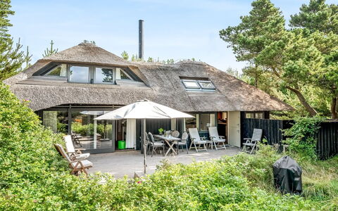 Lene - 2Km from the Sea: Haus, Dach, Zuhause, Hütte, Schuppen, Gartenbauten, Abstellgleis, Garten, Blockhaus, Hütte
