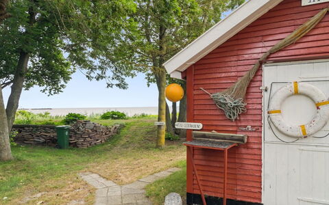 Gottfrida - 50M from the Sea: Blau, Hütte, Haus, Zuhause, Bauernhaus, Estate, Abstellgleis