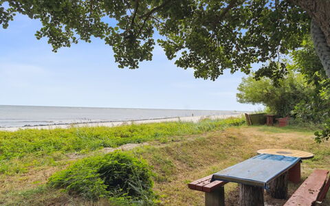 Gottfrida - 50M from the Sea: Blau, Hütte, Haus, Zuhause, Bauernhaus, Estate, Abstellgleis