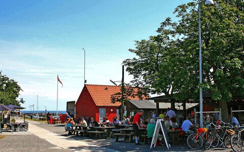 Gottfrida - 50M from the Sea: Blau, Hütte, Haus, Zuhause, Bauernhaus, Estate, Abstellgleis