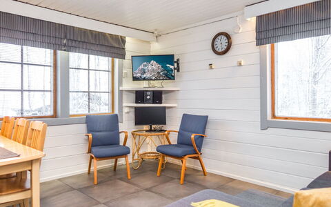 Voimatahko: Möbel, Flooring, Interior Design, Holz, Fussboden, Decke, Zimmer, Beleuchtung, Holzboden, Stuhl