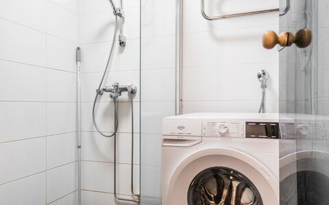 Voimatahko: Flooring, Interior Design, Armatur, Fussboden, Badezimmer, Installation, Waschmaschine, Dusche, Zimmer, Zapfhahn